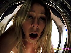 Passo mamma è Stuck in the Dryer e scopata dal suo Figlio - Nikki Brooks
