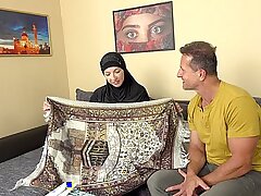 놀라운 섹스와 이슬람 덕분에 그녀의 남편