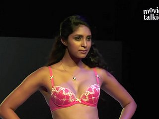 ¡La rampa desnuda del modelo indio está expuesta! Full HD