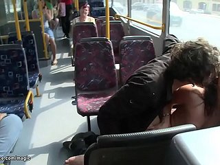 Delimit Euro Slut fucked trong xe buýt công cộng