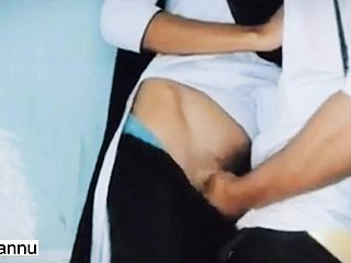 Desi Collage Siswa Seks Bocor Pellicle MMS di Hindi, Perguruan Tinggi Gadis Muda dan Laki -laki Seks Di Kamar Kelas Fuck Fuck Full Hot Romantic