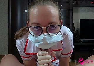 Enfermeira down in the mouth muito excitada chupar pau e fode seu paciente com facial