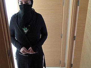 Britse misusage neukt zijn volwassen Egyptische meid here hijab