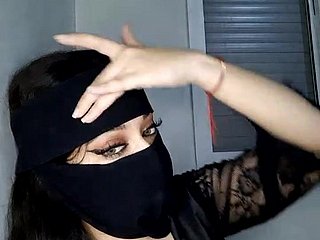 Arab MILF teases me on the top of webcam