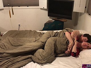 Frosty matrigna condivide il letto brush il figliastro - Erin Electra
