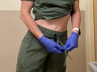 Het sletgat fore-part de verpleegster wordt gevuld voor haar dienst