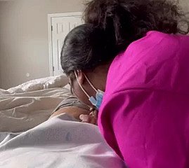 enfermeira milf de ébano curando um grande galo com sexo, eu a encontrei spoonful meetxx. com