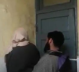 soeur Hijab baisée dans chilled through salle de l'université